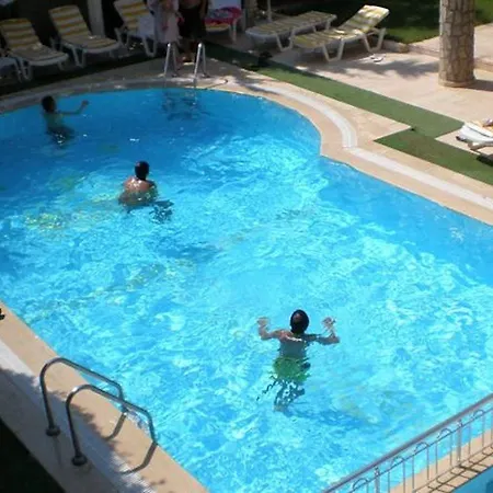 Aparthotel Myra 2*